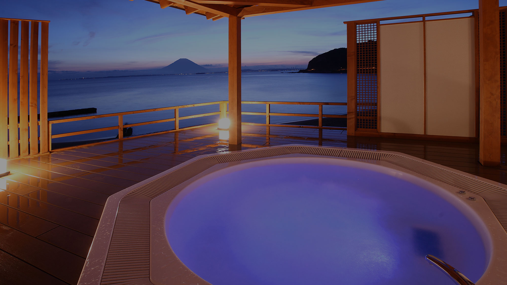 暮れゆく海を望む屋上ジャグジー「海 -Umi-」